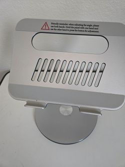 Laptop stand