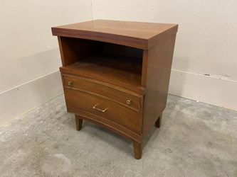 STANLEY Vintage Mid-Century Modern Walnut Nightstand with Large Bottom Drawer