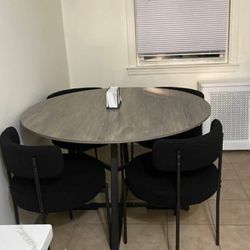 Round Dinning Table