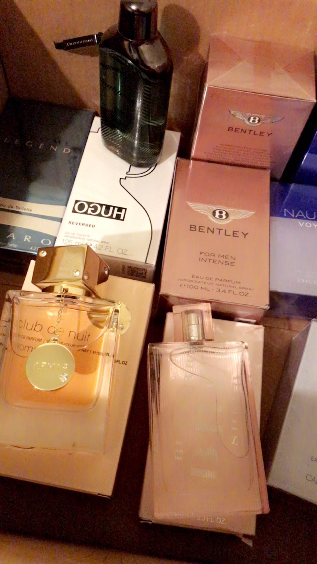 Caja de discuentos en perfumes Diferentes markas manden mensaje Agan sue pedidos 🔥🔥