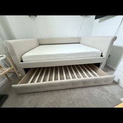 Daybed With Trundle. Full Size