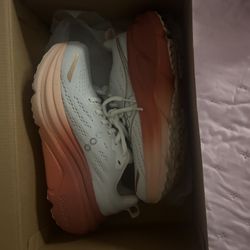 Woman’s Hurricane Wide saucony Shoes