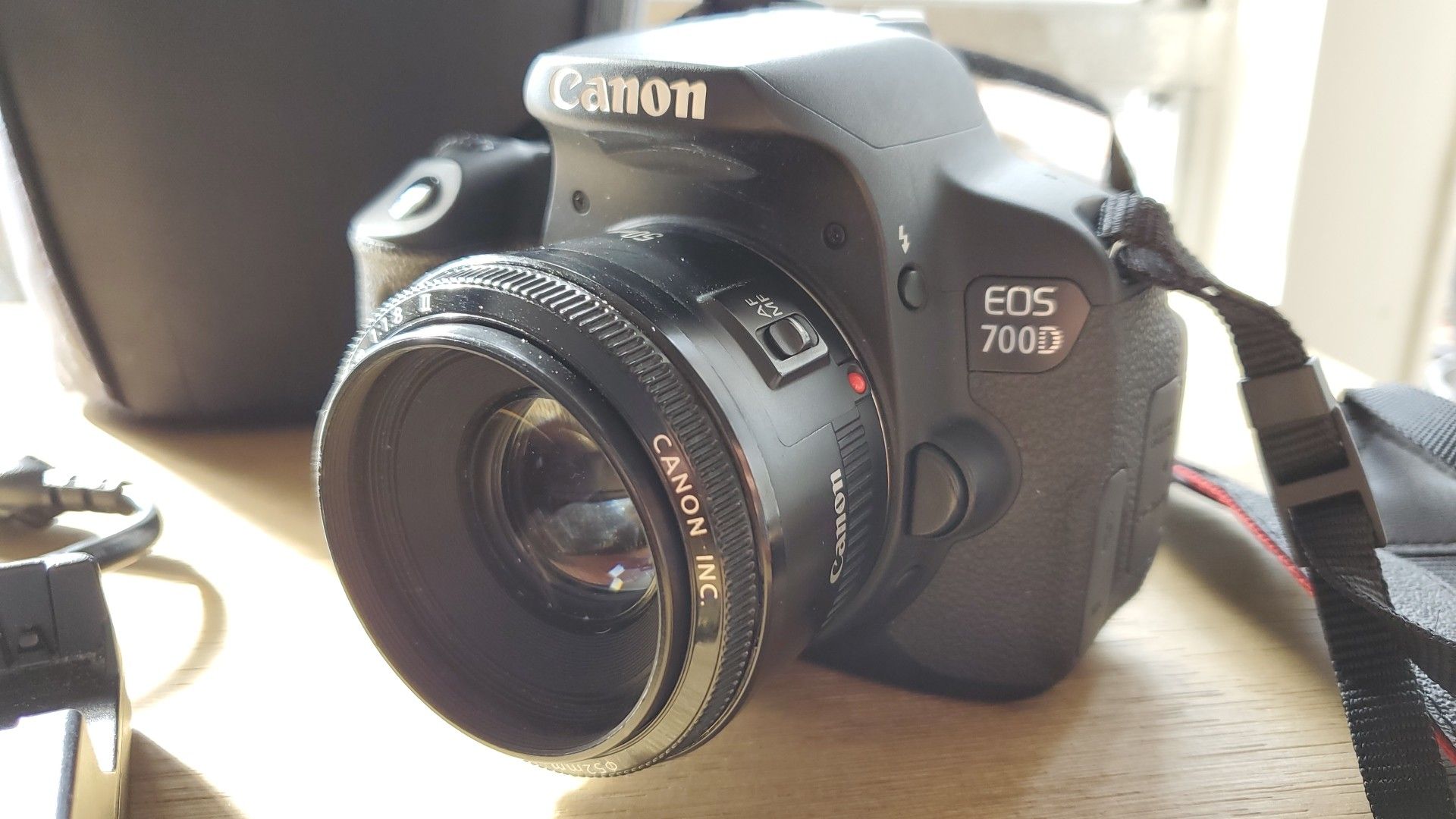 DSLR Canon EOS 700D