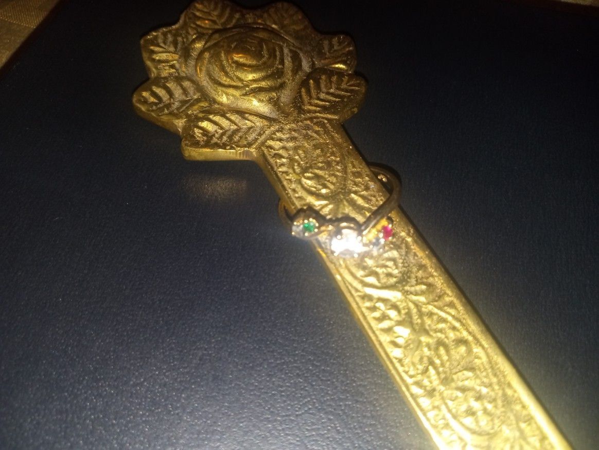 10 Kt. Beautiful Gold Vintage Ring With Natural Stones!  Size 7