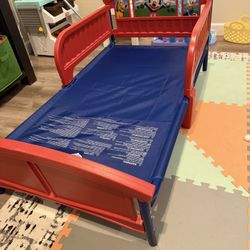 Free Toddler bed - Mickey Mouse And Friends