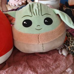 Huge Pokémon And Joda Starwars