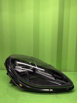 2019 2020 2021 PORSCHE MACAN Right Passenger Side Headlight OEM 95B941010AR