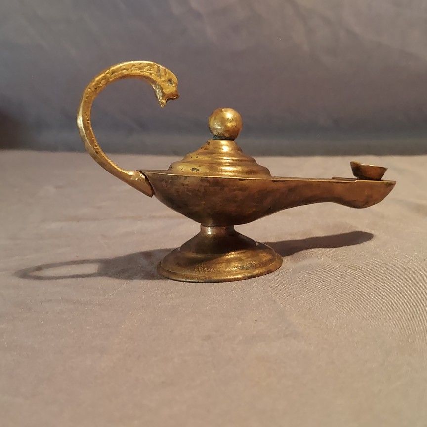 Antique Vintage Aladdin Genie Brass Oil Lamp Griffon Head