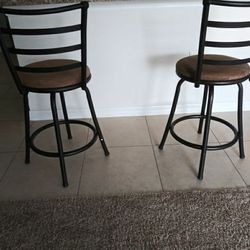 Kitchen bar stools Includes Small table And 2 Kitchen Chairs Asking $85 or OBO! 