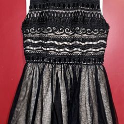Alice & Olivia - Black Dress W/ Beading & Tulle Skirt Sz 6. Retails for $140 plus tax new 👗