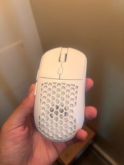 White Honeycomb Gaming Mouse with mouse pad
