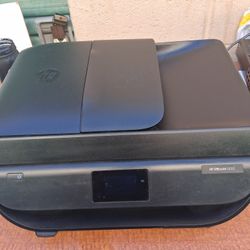 HP OfficeJet 5255 All In One WiFi Printer. Tested And Operational. 