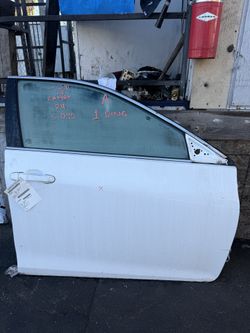 2015 - 2017 Toyota Camry Front Door Passenger Side White