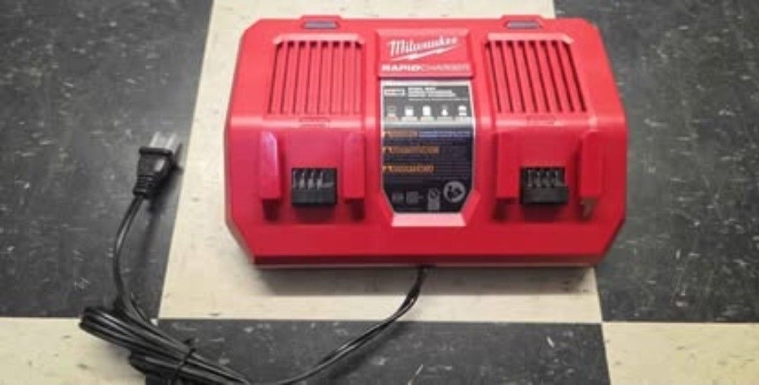 Milwaukee M18 Dual Bay Simultaneous Rapid Charger