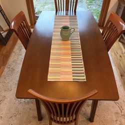 Gorgeous Wood Dining Set w/ 4 Upholstered Matching  Chairs