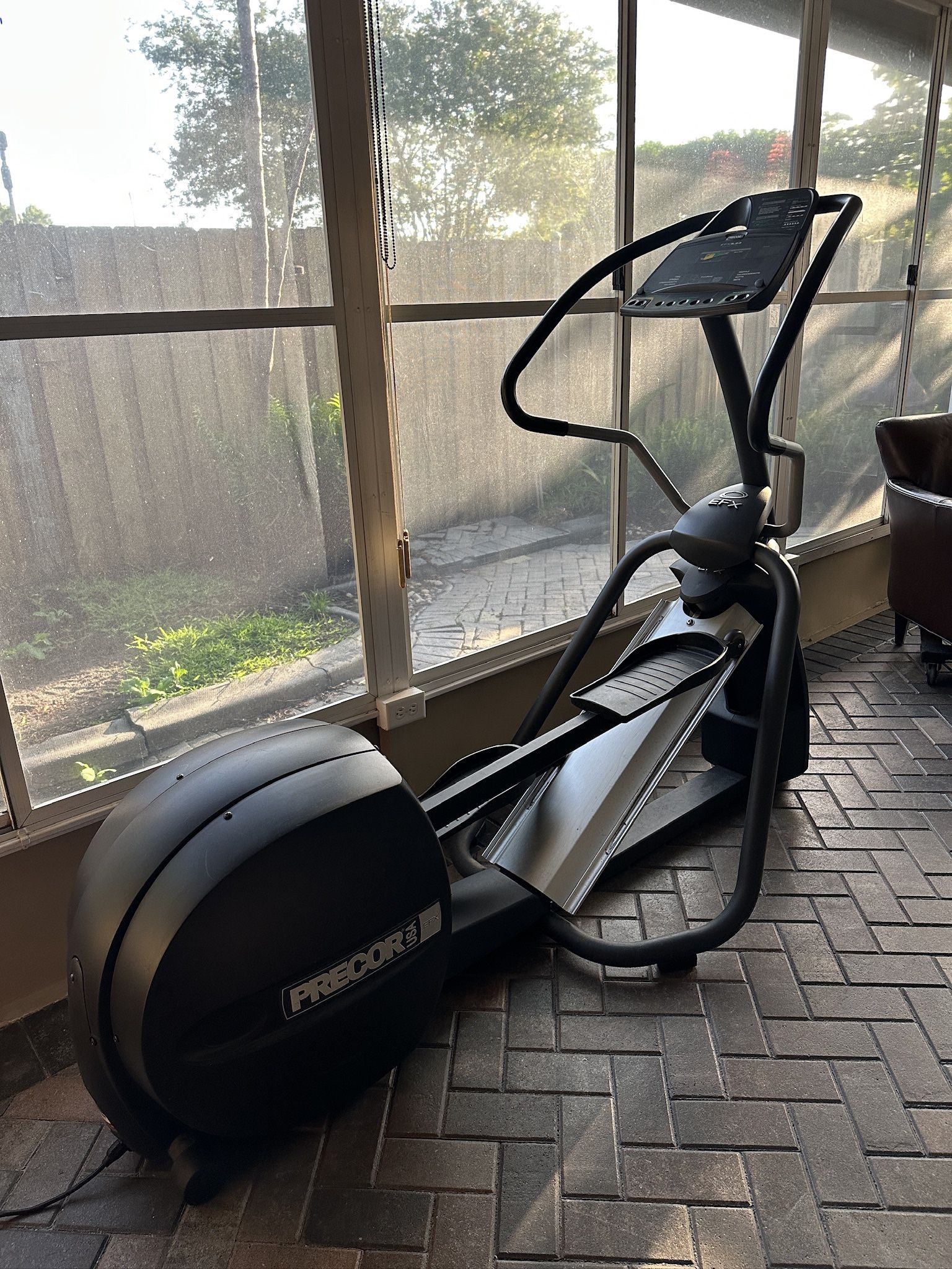PRECOR EFX 5.23 ELLIPTICAL TRAINER
