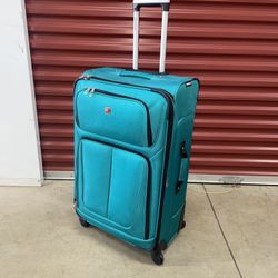 SWISSGEAR Large Checked Spinner in Teal