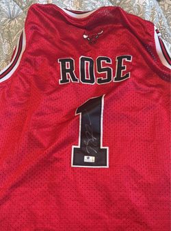 Chicago Bulls Jersey signed by Derrick Rose Authenticated