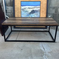 Coffee table — Good condition