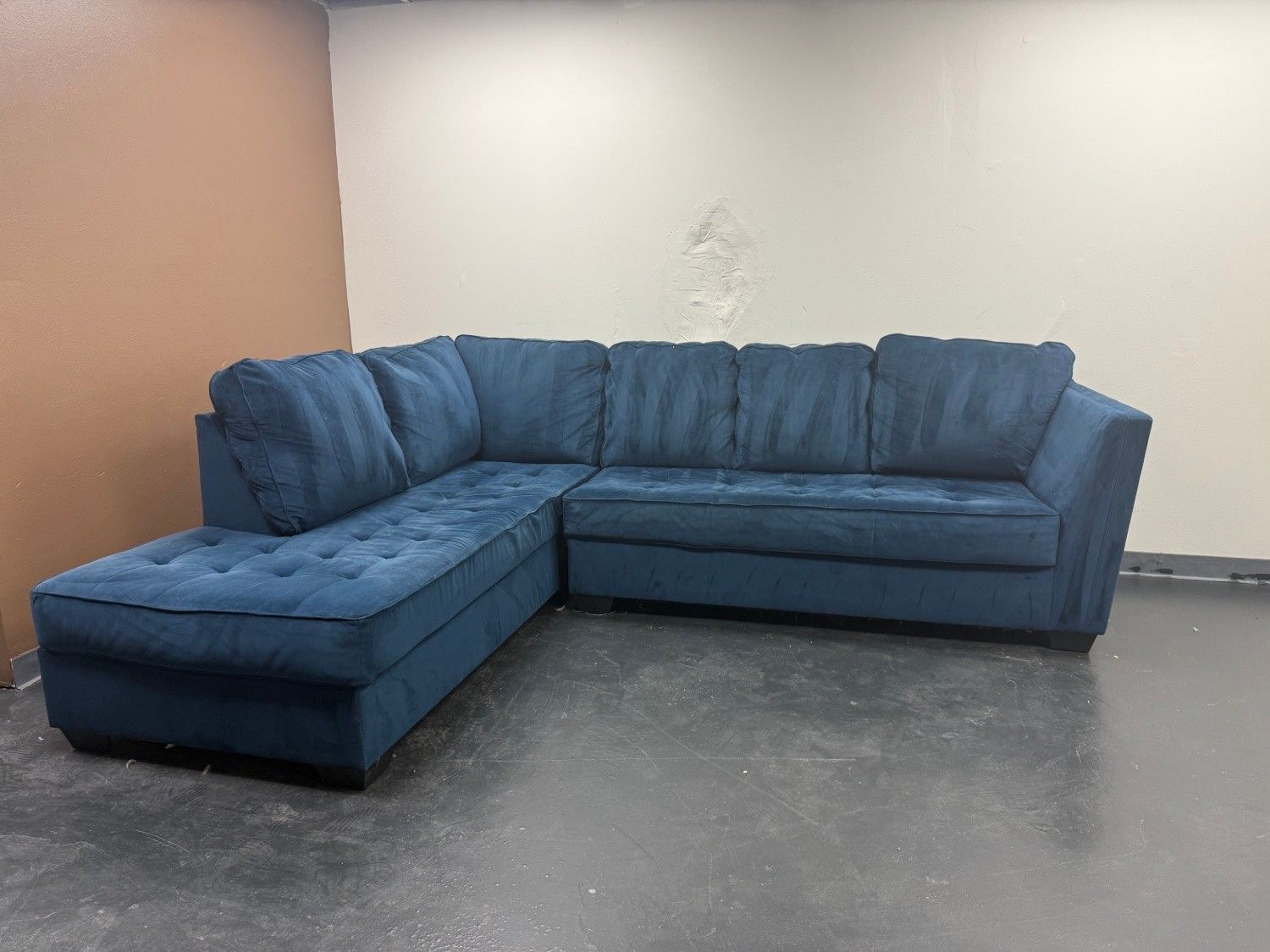 Gorgeous Tufted Sectional Sofa with Chaise - Delivery Available!