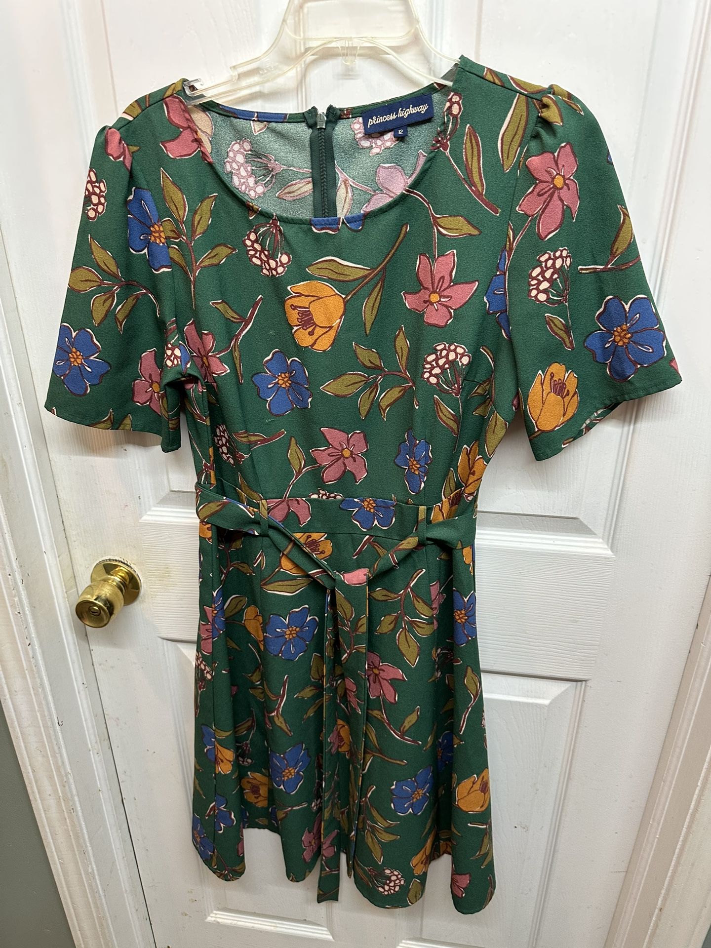 Princess Highway Green Floral Dress AU 12 US 8 Australia Short Sleeves Knee Length Belt Great Condition 