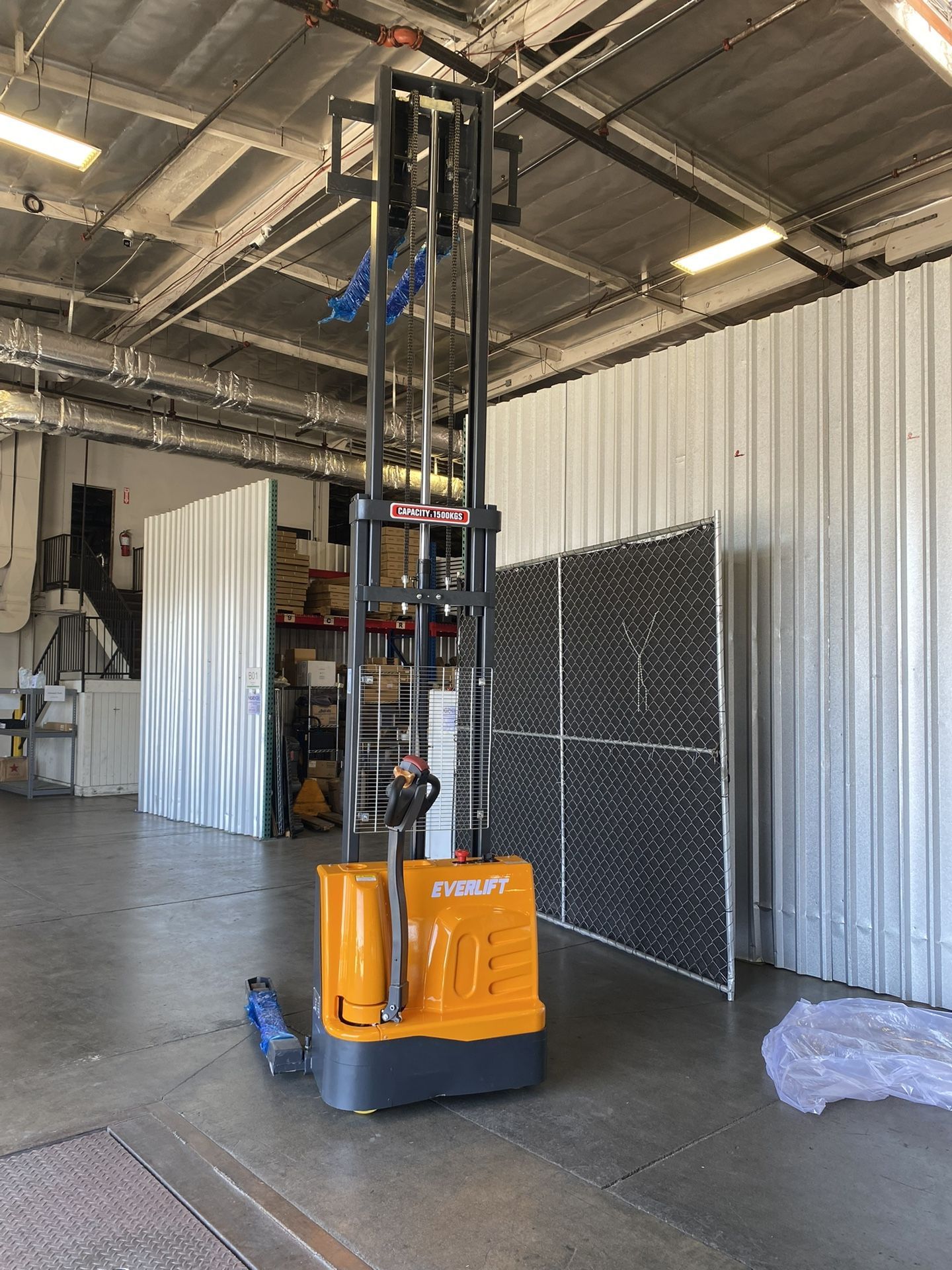 3300lbs Lifting 135” High Fully Electric Pallet Stacking Forklift / Pallet Jack 