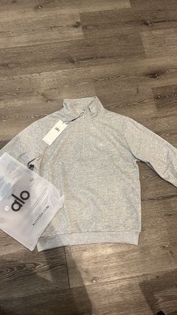 Gray alo quarter zip up sweater size medium in men’s