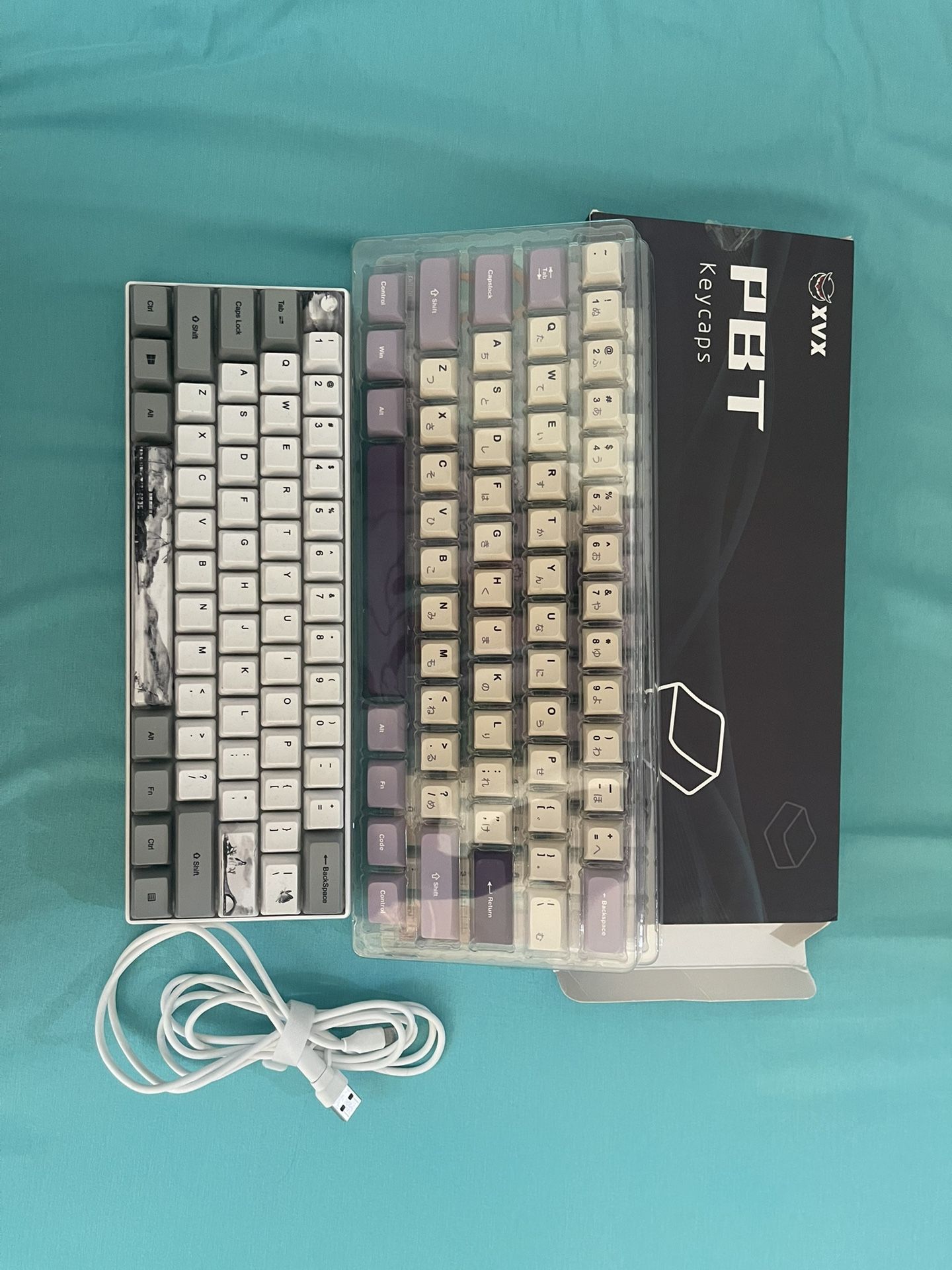 Royal Kludge Keyboard w/ cord and purple keycap set
