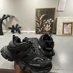Balenciaga Tracks Size 11