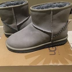 New in Box Men Ugg Australia boots size 10 Men fits also 12 in Women
