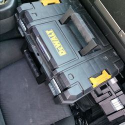 New DeWalt packouts