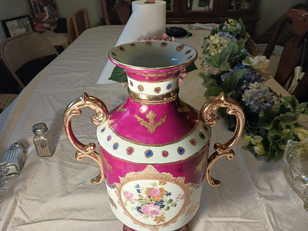 BEAUTIFUL VINTAGE VASE  almost  14 INCHES TALL? FROM  CHINA   VERY  DECORATIVE 