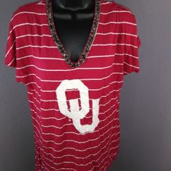 Red with white stripes OU blouse size medium
95% polyester and 5% spandex

Not item related seller inventory dark pink 37