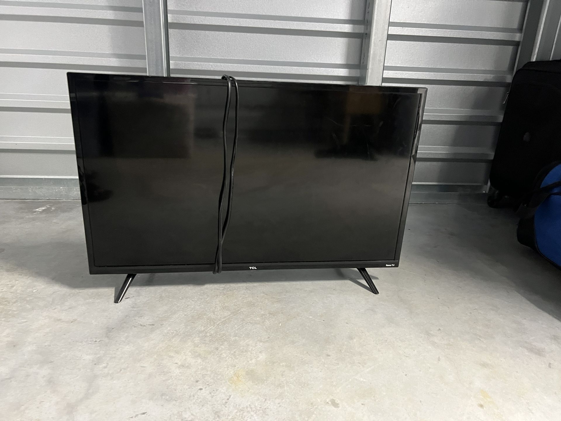 32” TCL TV With Wall Mount