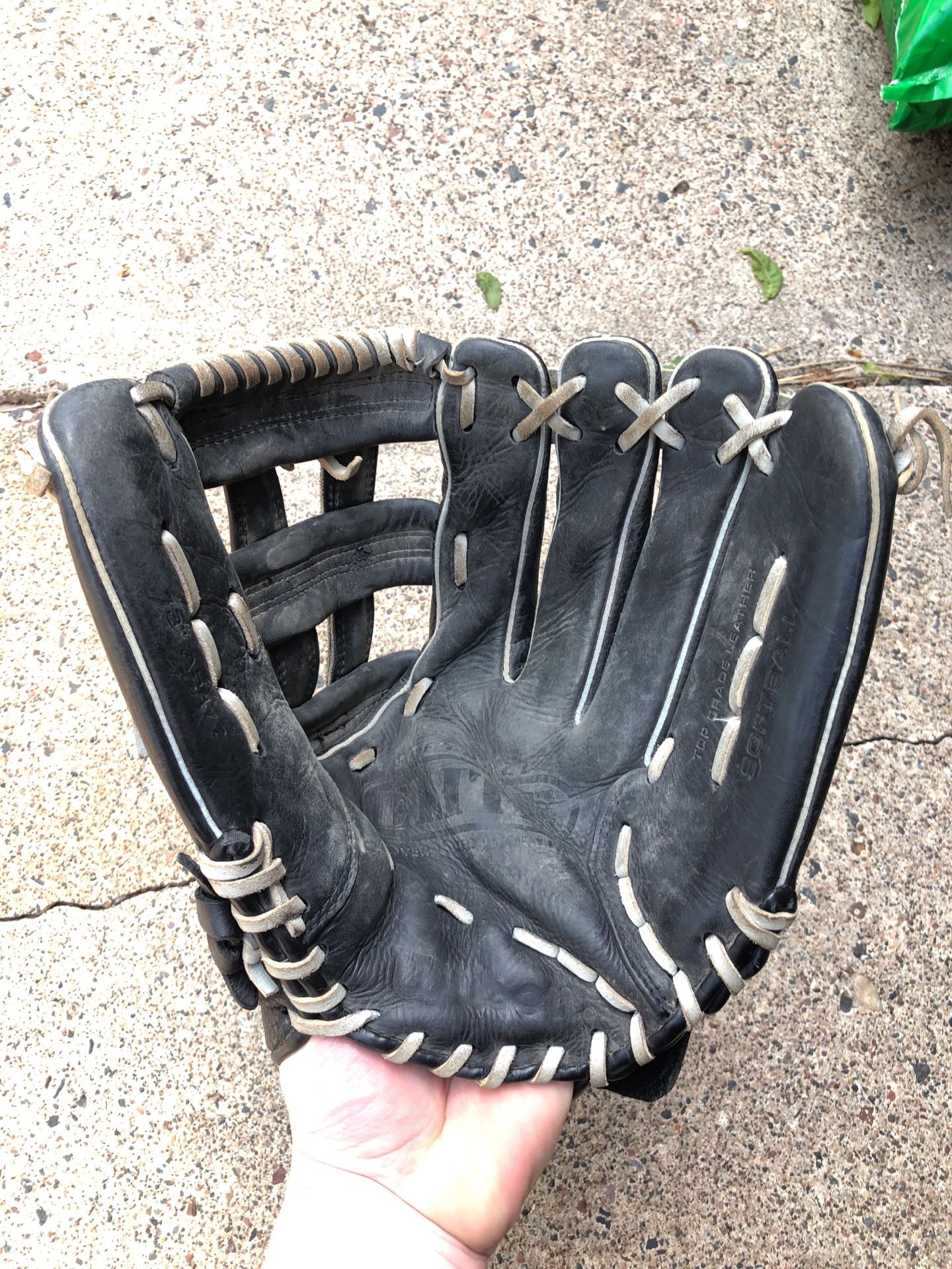 Wilson Elite men’s softball glove