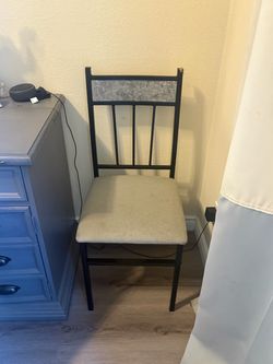 4 dining Chairs $20- pick up now
