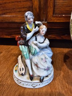 Antique figurine and decorative plate