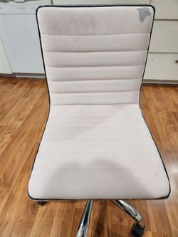 Pink swana office chair armless