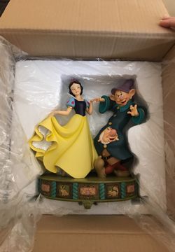 Snow White and 2 Dwarfs figurine