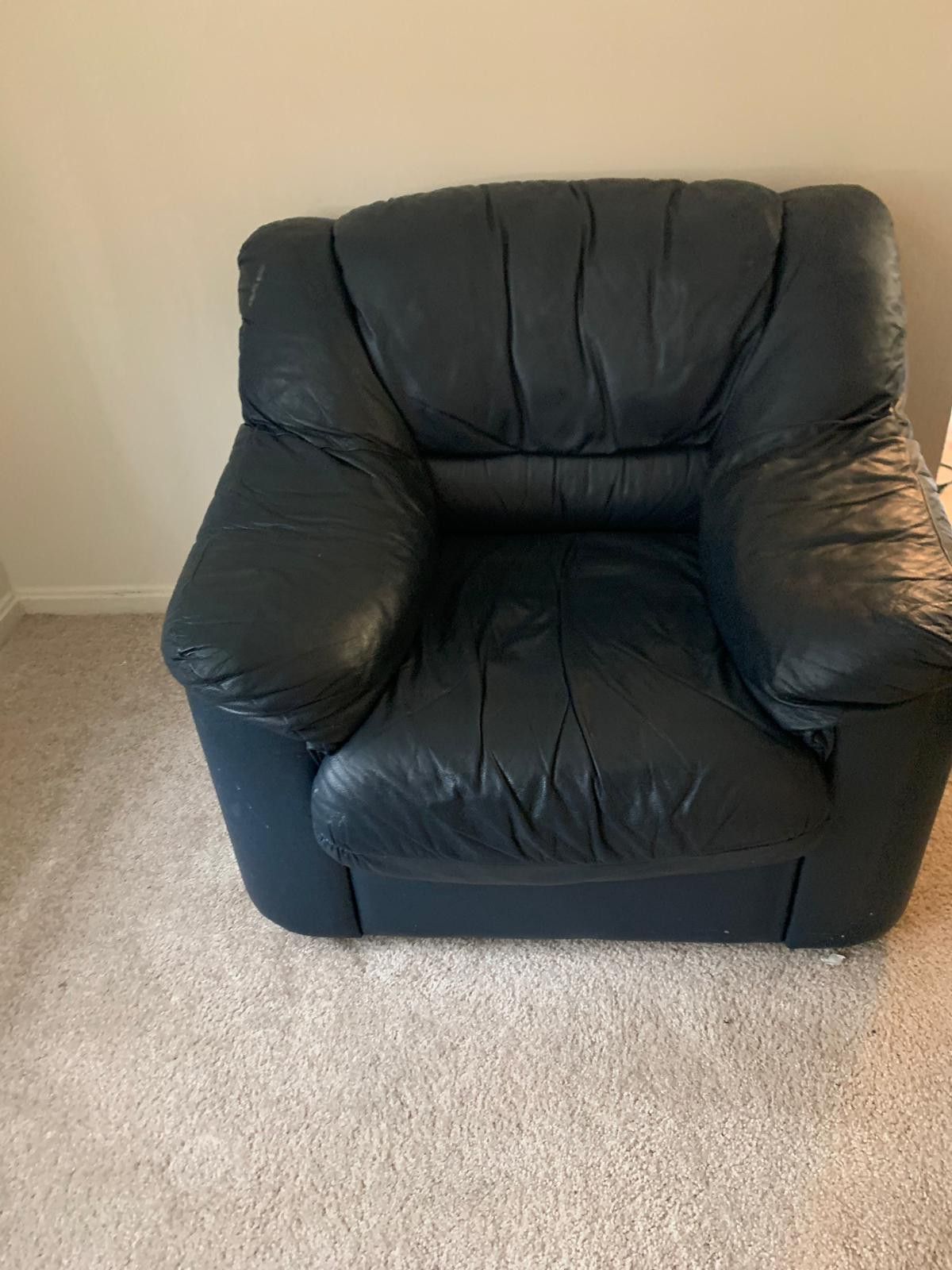 2 couches FREE (pickup today)