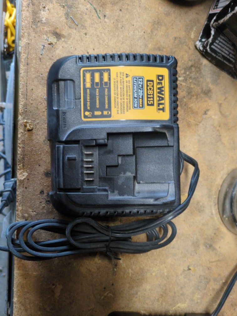 DeWalt DCB115 BATTERY charger