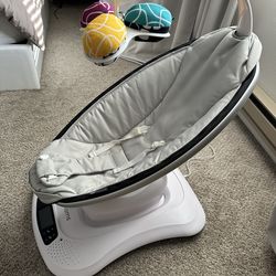 4 moms MamaRoo baby swing