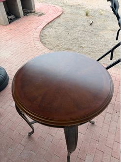 Table with 2 stools