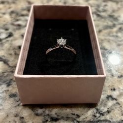 VVS1 Moissanite Engagement Ring 