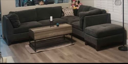 Like New Sectional Sofa w/Ottoman