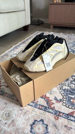 Adidas Yeezy 700 V3 AZAEL