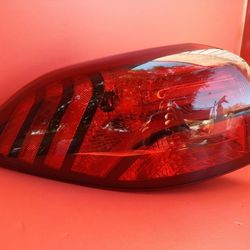 2019-2020 HYUNDAI TUCSON LEFT DRIVER OUTER TAIL LIGHT WITH LED OEM USED