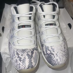 Air Jordan 11 Retro Low Light Bone Snakeskin 