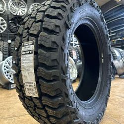 LT 275 65 18 Mickey Thompson Baja Boss AT Llantas Nuevas 