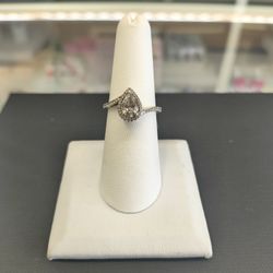 14k Solid White Gold Ring With Diamond On It 3.3 Grams 7 Layway Available 10% Dwon If You Interested Ask For Maribel Thank You 